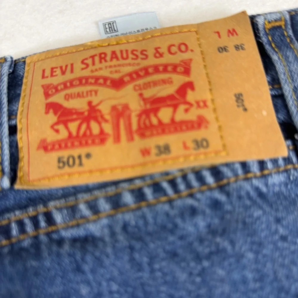 Levis 501 Original Fit Mens Jeans 38x30 Medium Wash Blue Straight Leg Button Fly